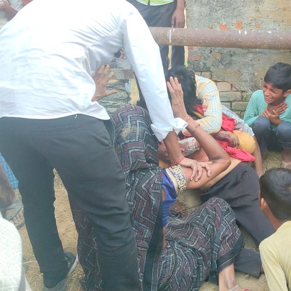 बदायूं में मेड़ विवाद में युवक की हत्या:खेत पर काम करते समय पड़ोसी ने मारी गोली, परिजनों ने शव पुलिस को सौंपने से किया मना