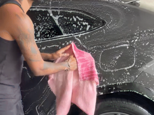 हार्दिक पंड्या और महीका शर्मा का रोमांटिक वेकेशन हुआ वायरल:छुट्टियों की तस्वीरें व वीडियो शेयर किए; बेटे अगस्त्या के साथ खेलते हुए भी दिखे हार्दिक