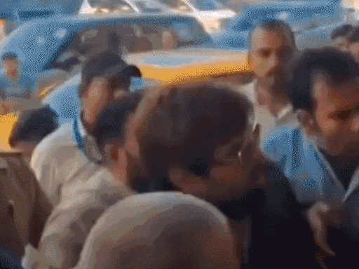 सिंगर मासूम शर्मा की यूपी पुलिस के साथ झड़प VIDEO:सहारनपुर में विवादित NRI ने कराई रामकथा, मीका संग एंट्री; पुलिस ने रिश्तेदार को धक्के मारे