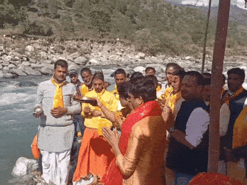 उत्तरकाशी पहुंचे बागेश्वर धाम के धीरेंद्र शास्त्री:गंगा-यमुना के संगम पर की पूजा-अर्चना, बोले- अब गजवा ए हिंद नहीं, भगवा ए हिंद होगा