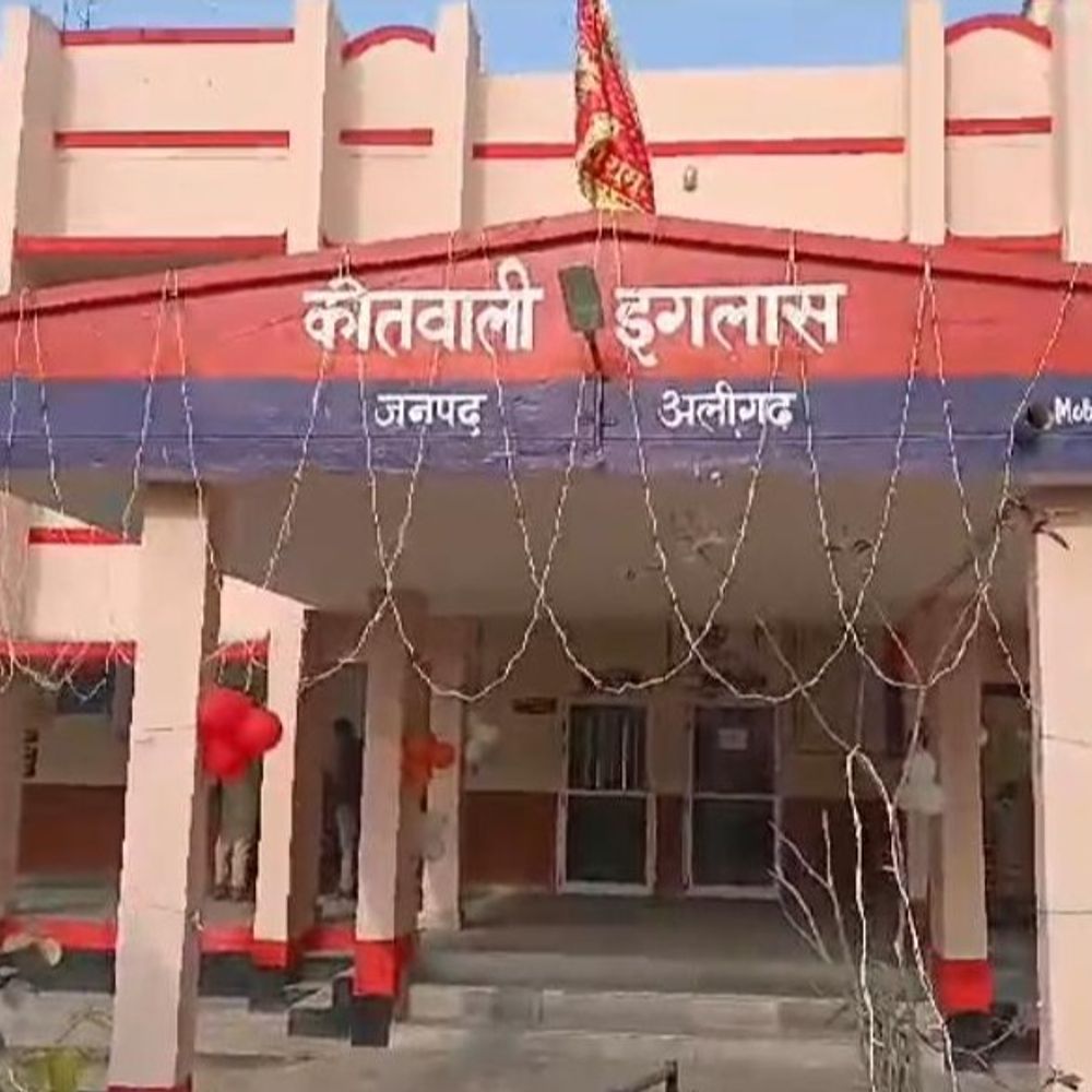 डीएलएड का पेपर लीक करने वाले सगे भाई गिरफ्तार:लखनऊ STF ने अलीगढ़ में की कार्रवाई, सोशल मीडिया के जरिए भेजते थे पेपर