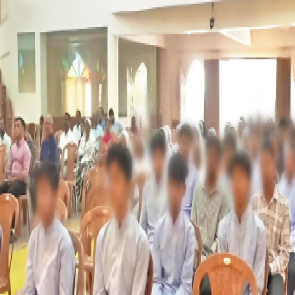 5 राज्यों के बच्चों को धर्मगुरू बनने की ट्रेनिंग:ग्वालियर के एक गांव में सेंटर, बच्चों ने माना- फादर बनने की पढ़ाई कर रहे