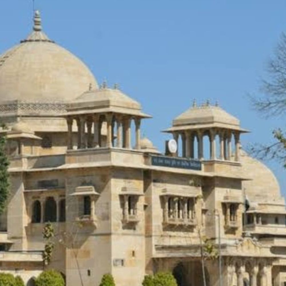 सीएसए पहुंची राजभवन की टीम, समस्याओं को लेकर की बैठक:अधिकारियों की जिम्मेदारी तय की, समाधान के लिए 15 दिन का दिया समय