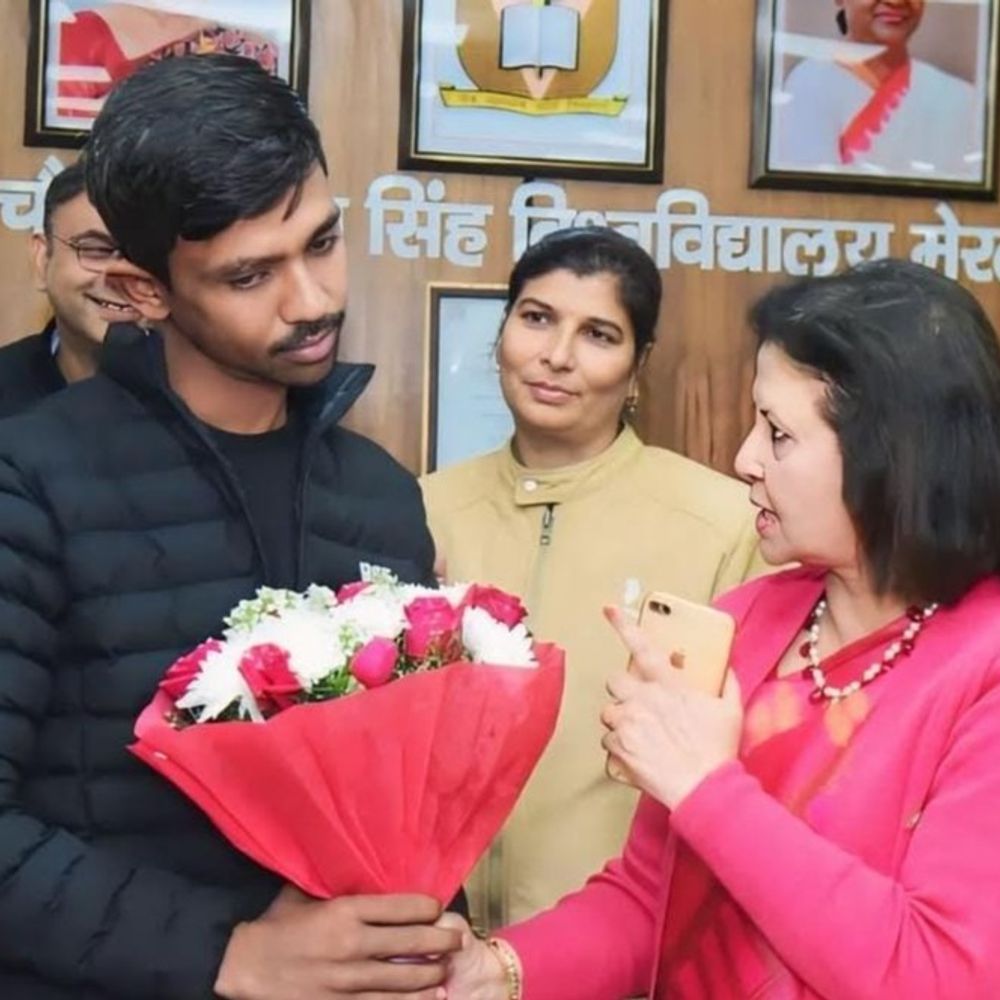 मेरठ की CCS यूनिर्वसिटी में छात्र पर चाकू से हमला:हिस्ट्रीशीटर छात्र अक्षय बैंसला समेत तीन पर मेडिकल थाने में दर्ज हुआ मुकदमा