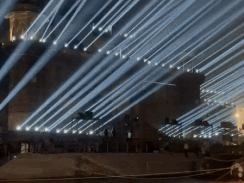 वाराणसी में देव दीपावली से पहले जगमगाए घाट,VIDEO:सभी घाट सज के हुए तैयार, लेजर शो का हुआ ट्रायल, पहुंचने लगे श्रद्धालु