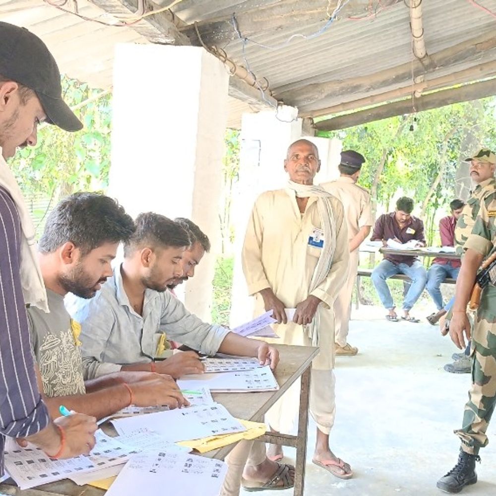 बछवाड़ा में 72% मतदान:8 प्रत्याशियों का भाग्य EVM में कैद, शांतिपूर्ण चुनाव संपन्न