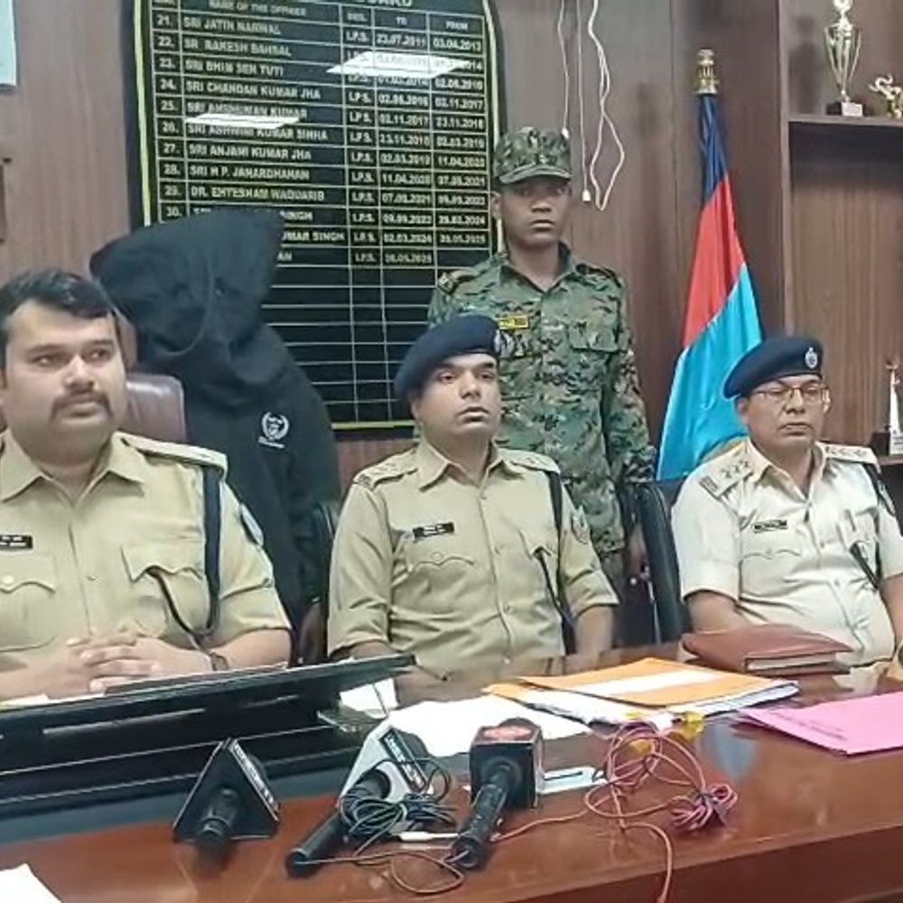 रिवॉल्वर लहराने का वीडियो वायरल, 5 गिरफ्तार:  गुमला पुलिस ने तीन अलग-अलग मामलों में की कार्रवाई – Gumla News