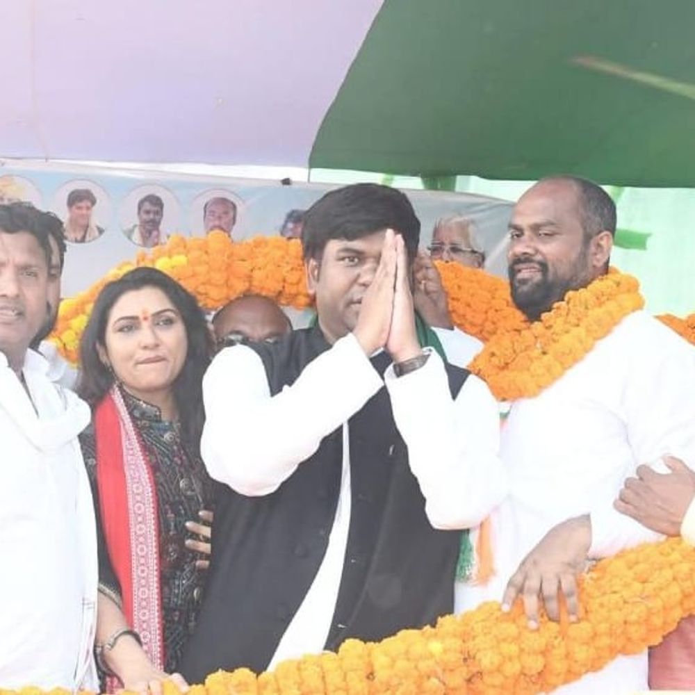 पश्चिम चंपारण में मुकेश सहनी ने कीं दो जनसभाएं:महागठबंधन उम्मीदवारों के लिए मांगे वोट, गिनाए सरकार के वादे