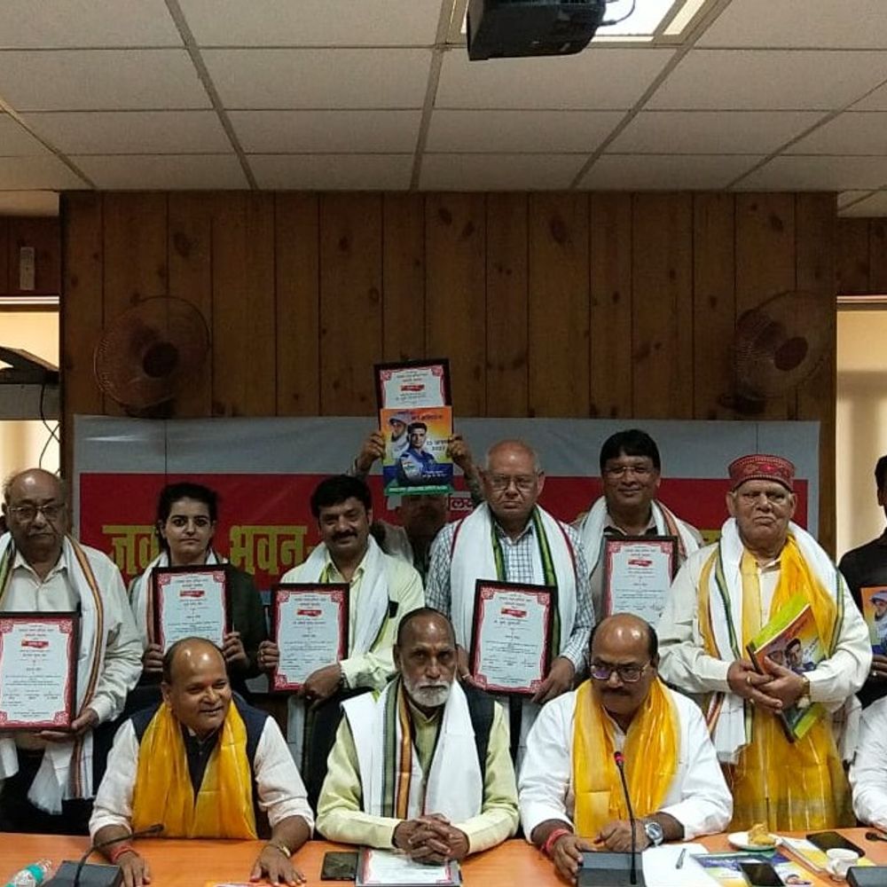 जवाहर भवन-इंदिरा भवन महासंघ की 'नव अभियान' पत्रिका का विमोचन:लखनऊ में समाजसेवी पत्रकारों का सम्मान समारोह भी आयोजित