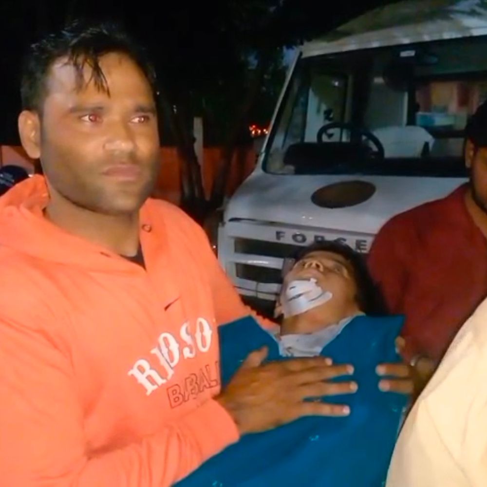 फिरोजाबाद में 2 बाइकों की आमने-सामने टक्कर:एक ही परिवार के चार लोग घायल, ट्रॉमा सेंटर में भर्ती