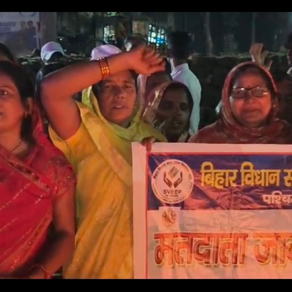 रामनगर में जीविका दीदियों ने निकाला मतदाता जागरूकता अभियान:सोनखर चौक पर कैंडल मार्च निकालकर पहले मतदान, फिर जलपान का संदेश