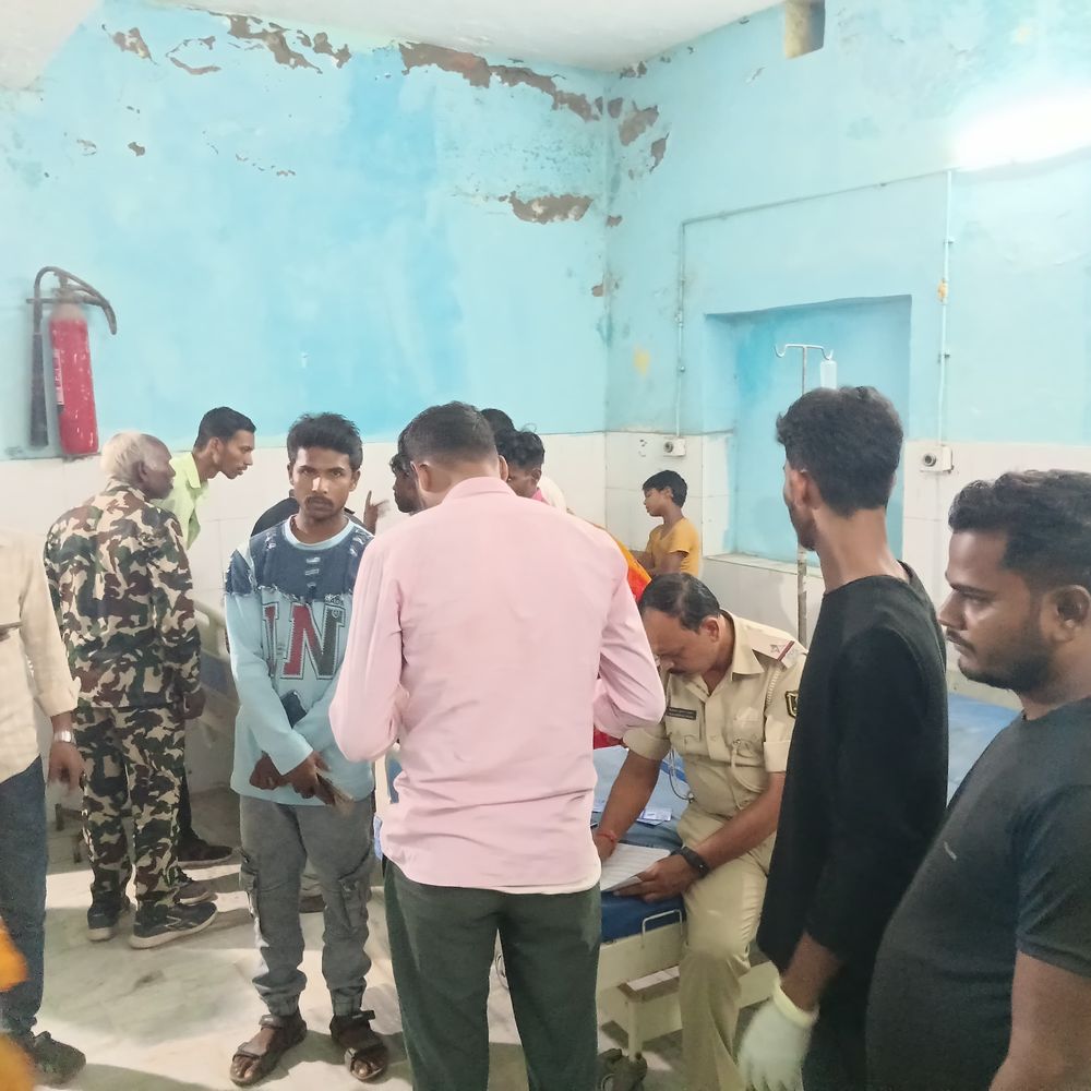 सड़क दुर्घटना में एक युवक की मौत:उदाकिशुनगंज-भटगामा मार्ग पर चचेरा भाई घायल, अज्ञात ने वाहन के टक्कर से हादसा