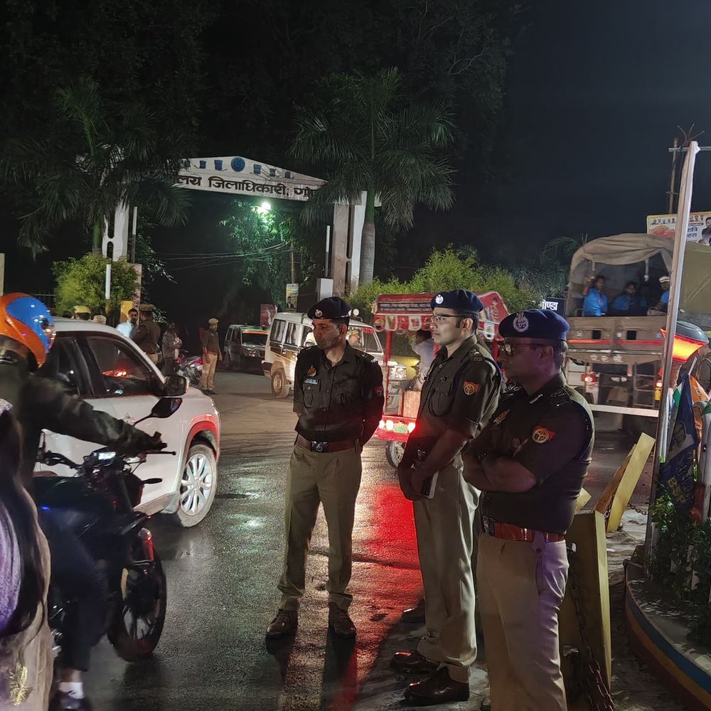 गोंडा में IG-SP ने देर रात चलाया चेकिंग अभियान:मोडिफाइड साइलेंसर वाले एक दर्जन से अधिक वाहनों, स्टंटबाजों के खिलाफ कार्रवाई