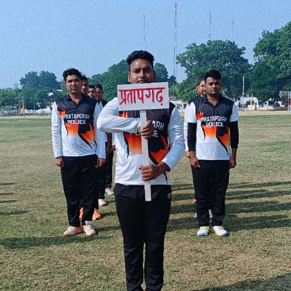 प्रतापगढ़ में प्रयागराज जोन पुलिस क्रिकेट प्रतियोगिता शुरू:डीएम और SP ने किया उद्घाटन, 8 जिलों के जवान लेंगे हिस्सा