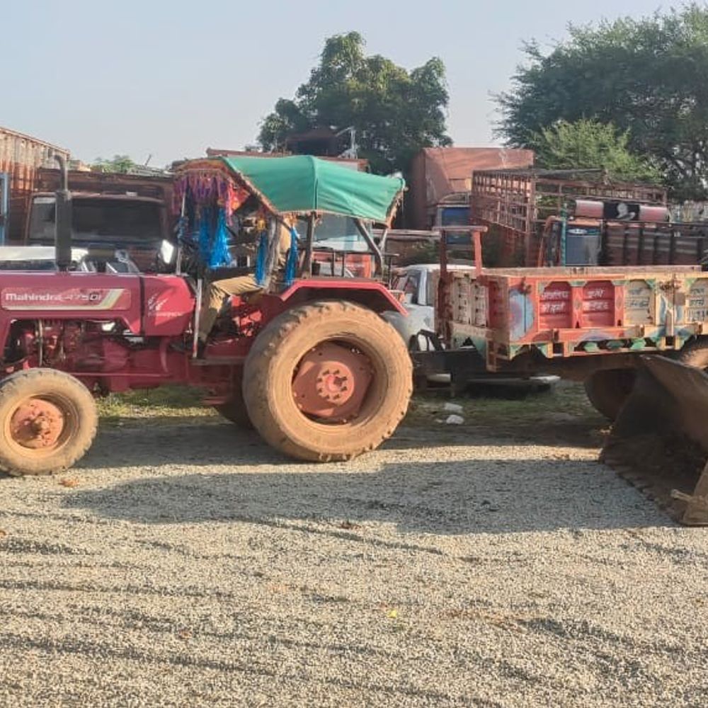 नीमच में मुरम-पत्थर का अवैध परिवहन करते 3 वाहन जब्त:खनिज अधिकारी बोले- कार्रवाई जारी रहेगी