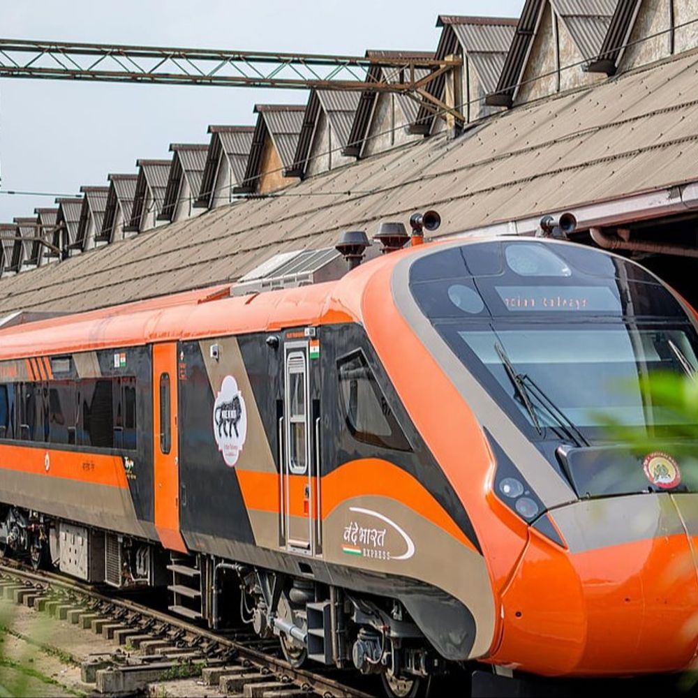 वंदे भारत उद्घाटन से लखनऊ जंक्शन पर प्लेटफार्म बदले:8 नवम्बर को लखनऊ-सहारनपुर वंदे भारत के शुभारंभ, तीन ट्रेनों की व्यवस्था बदली