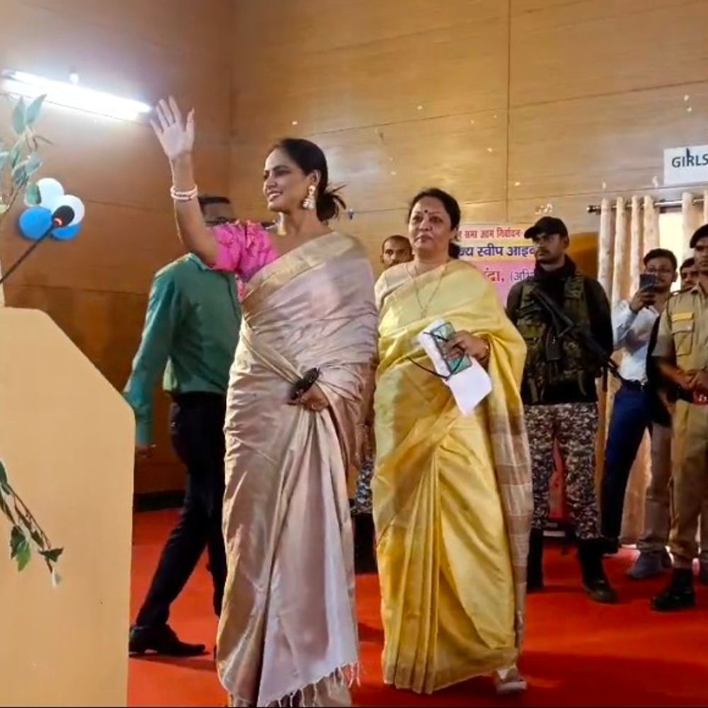 स्वीप आइकन नीतू चंद्रा ने इंजीनियरिंग कॉलेज में किया जागरूक:नवादा में मतदान प्रतिशत बढ़ाने के लिए छात्रों को किया प्रेरित