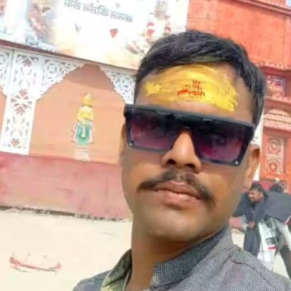 हसनगंज में बिजली पोल से टकराकर बाइक सवार की मौत:दुकान से घर लौट रहा था मोबाइल मैकेनिक, लखनऊ का था युवक