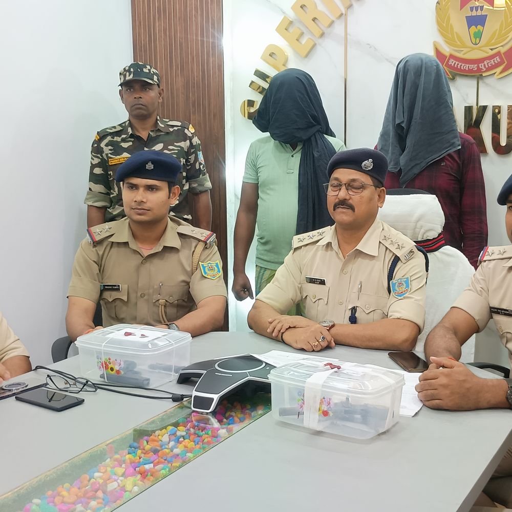 पाकुड़ पुलिस ने सुलझाया मकबूल हत्याकांड:  हथियार सप्लाई करने वाले अंतरराज्यीय गिरोह के तीन सदस्य गिरफ्तार – Pakur News