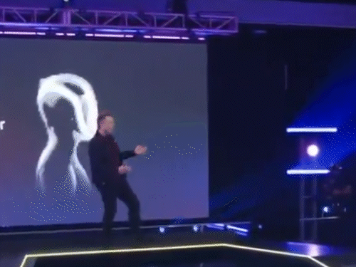 रोबोट आर्मी बनाएंगे मस्क, इससे गरीबी मिटाने का दावा:1 ट्रिलियन डॉलर वेतन पैकेज को शर्तों के साथ मंजूरी, रोबोट के साथ डांस किया