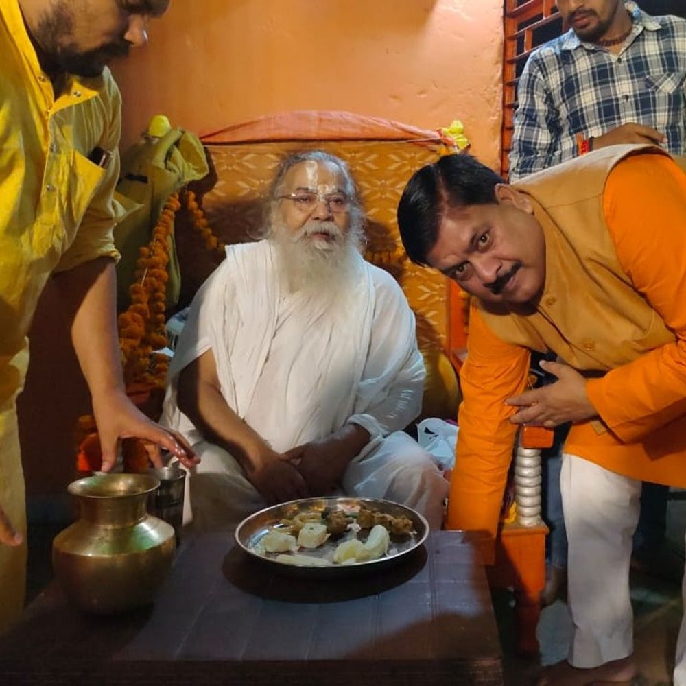 भरत यात्रा सुल्तानपुर के सीताकुंड धाम पहुंची:अयोध्या से चित्रकूट, 53वीं यात्रा ने दिया भाईचारे का संदेश