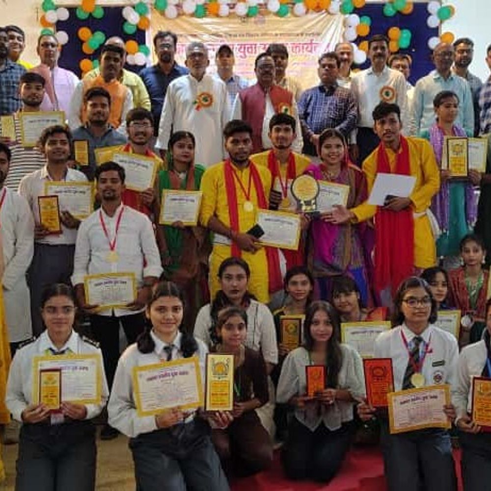 बलिया में युवा उत्सव का आयोजन:विभिन्न प्रतियोगिताओं में 200 से अधिक युवाओं ने दिखाया हुनर