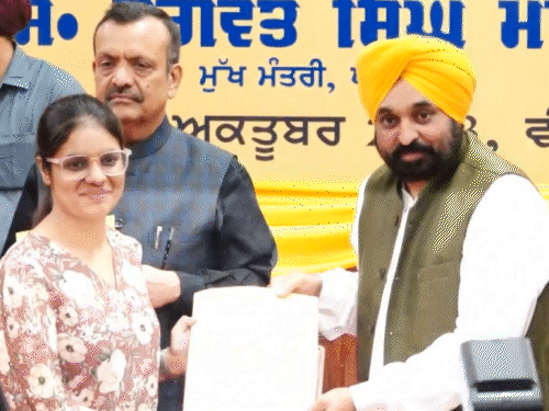 सीएम भगवंत मान आज बांटेंगे नियुक्ति-पत्र:  2200 नए कर्मचारी भर्ती कर रहा बिजली विभाग; अमृतसर के मेडिकल कॉलेज में होगा समागम – Amritsar News