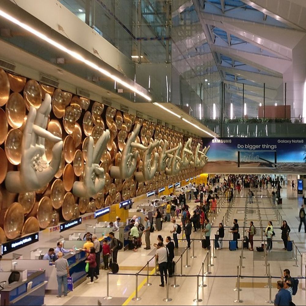 दिल्ली एयरपोर्ट पर एयर ट्रैफिक कंट्रोल सिस्टम में तकनीकी खराबी:100 से ज्यादा फ्लाइट्स नहीं भर पाई उड़ान; ऑटोमेटिक मैसेज स्विच करने वाला सिस्टम बिगड़ा