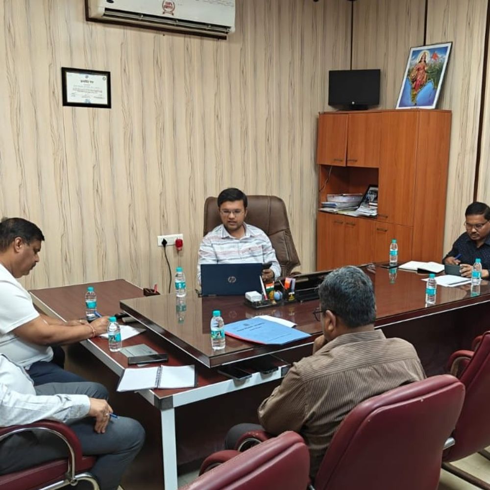 लखनऊ नगर निगम बनाएगा शेल्टर होम:नगर आयुक्त गौरव कुमार ने दिया निर्देश, रजाई-गद्दा की रहेगी व्यवस्था, नाइट स्वीपिंग भी होगी