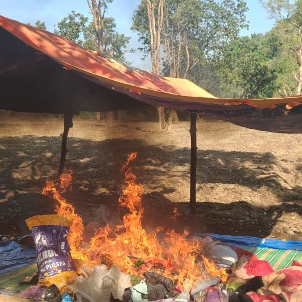 पलामू में अफीम की खेती की तैयारी नाकाम:  पुलिस और वन विभाग की छापेमारी में तस्कर फरार, सामान किया गया नष्ट – Palamu News