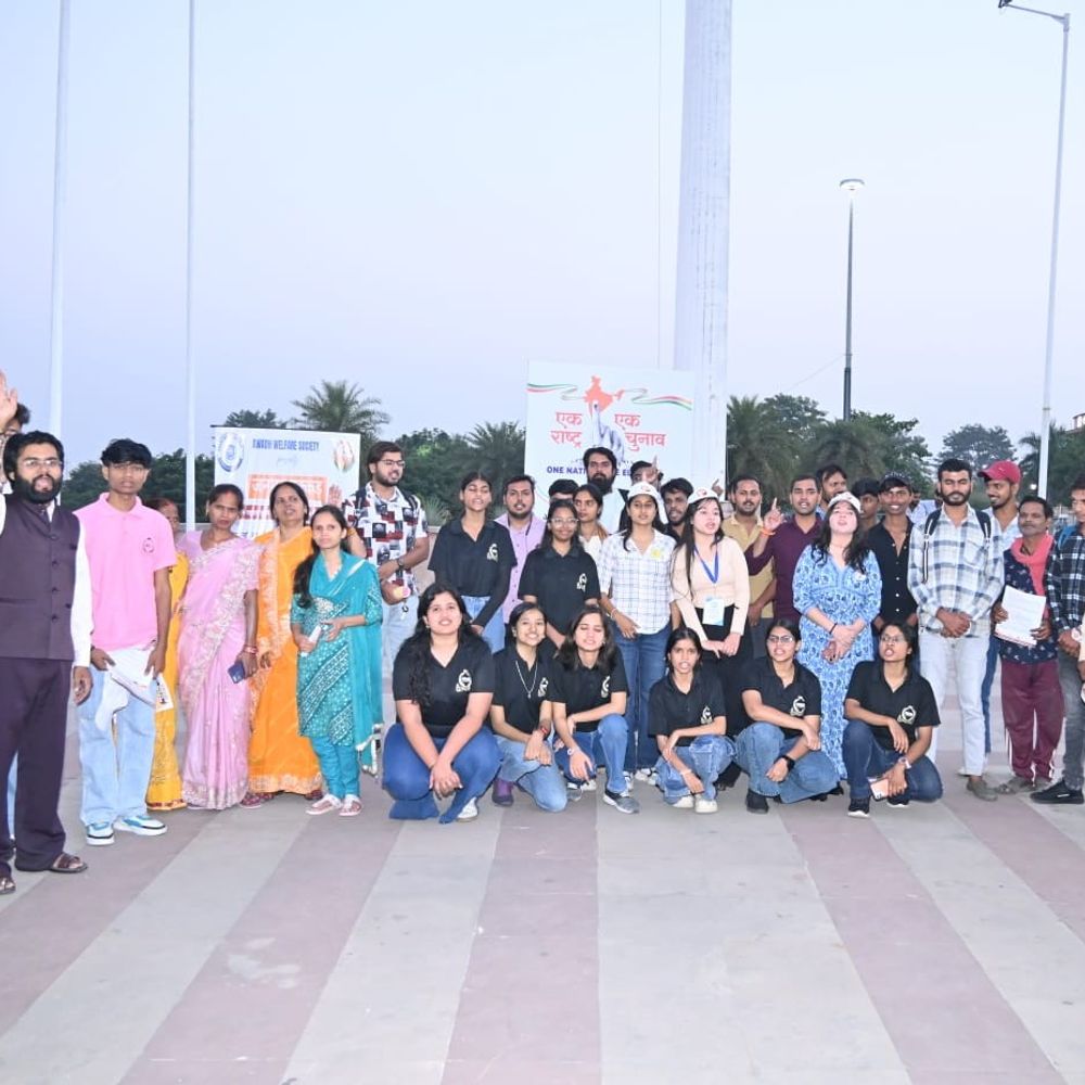 लखनऊ में 'एक राष्ट्र, एक चुनाव' पर नुक्कड़ नाटक:अवध वेलफेयर सोसाइटी ने राजनीतिक-आर्थिक सुधार पर छेड़ा अभियान