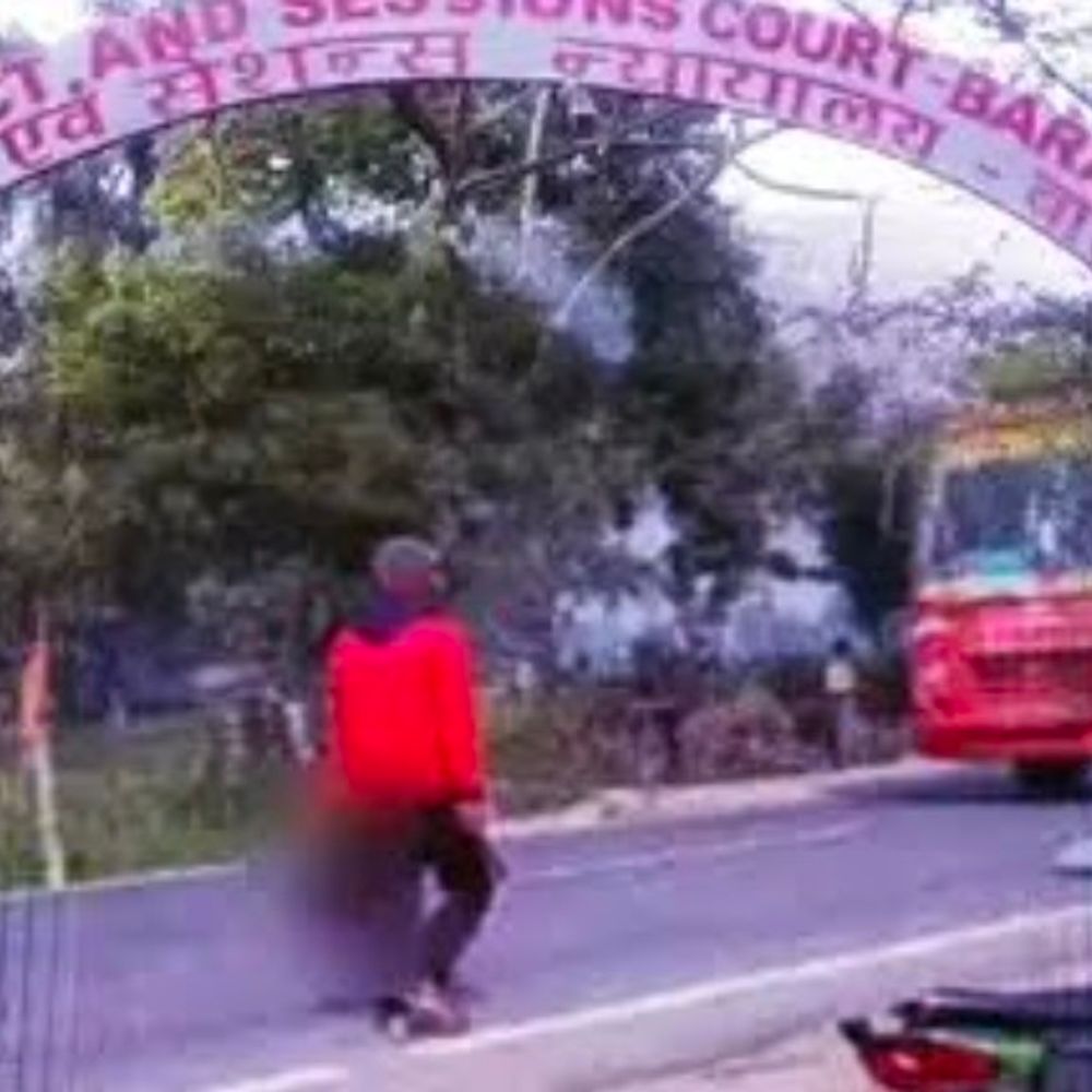 पत्नी का सिर काटने वाले हत्यारे पति को उम्रकैद:बाराबंकी कोर्ट का एक साल पुराने मामले में फैसला