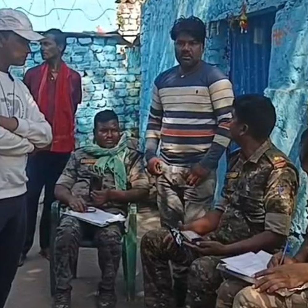 झरिया में संदिग्ध परिस्थितियों में मिला व्यक्ति का शव:  पत्नी छठ पूजा के लिए मायके गई हुई थी, घर के आंगन में पड़ी मिली लाश – Dhanbad News