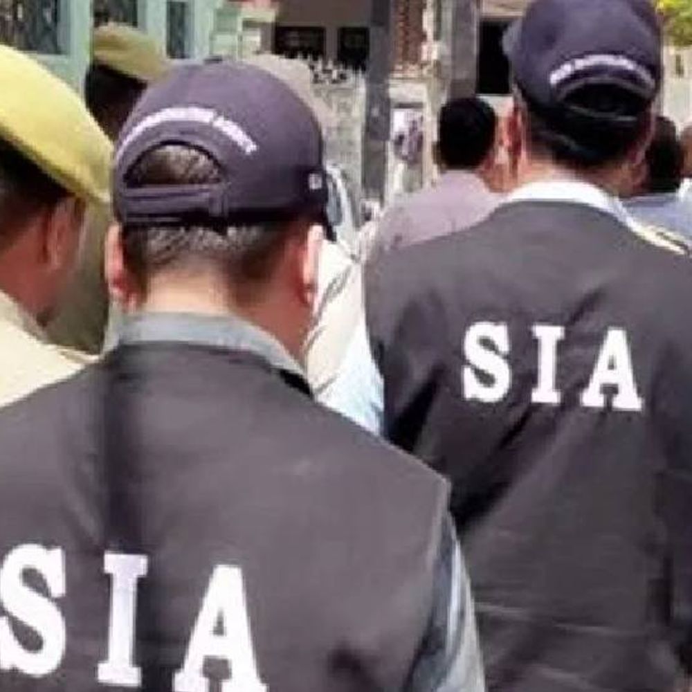 जम्मू-कश्मीर नारको-टेरर मॉड्यूल का सरगना मुंबई एयरपोर्ट से गिरफ्तार:2023 से फरार था, पाकिस्तानी हैंडलर्स और ऑपरेटिव्स के बीच मुख्य कड़ी था