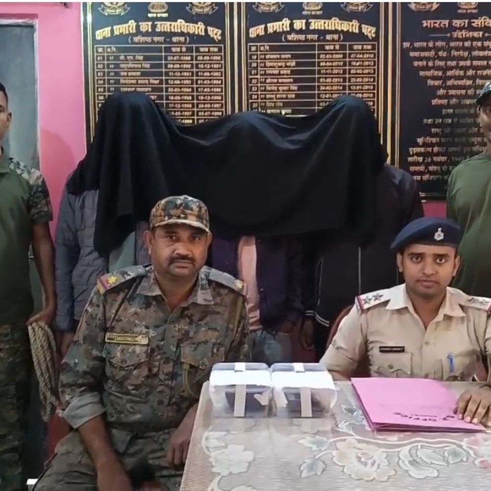 चतरा में बिहार-चतरा के तीन अफीम तस्कर गिरफ्तार:  वशिष्ठनगर थाना क्षेत्र से 460 ग्राम अफीम, मोबाइल और बाइक जब्त – koderma News