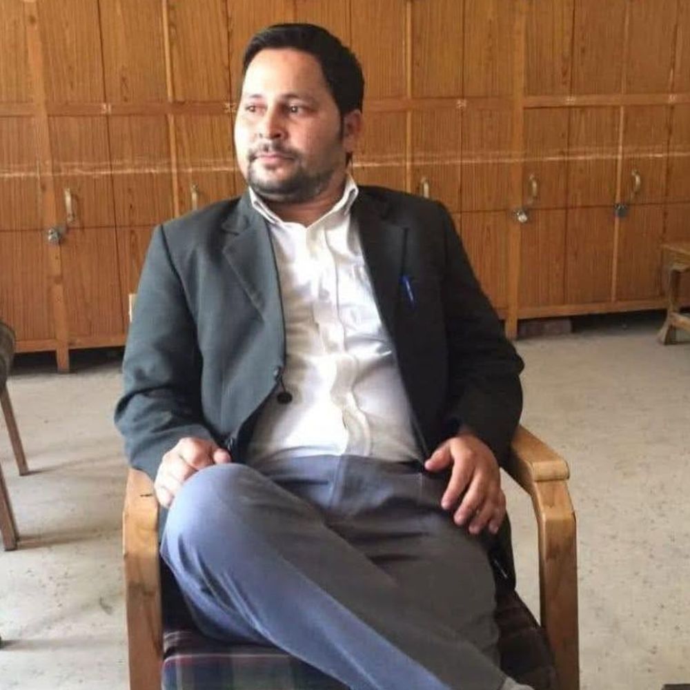 मंडी में कार-बस की टक्कर, वकील की मौत:  डिवाइडर से टकराई गाड़ी, पांच साल के बेटे के पिता, दिल्ली जा रही थी बस – Mandi (Himachal Pradesh) News