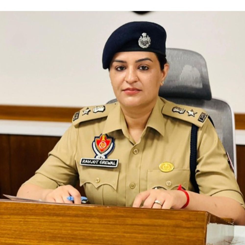 तरनतारन में वोटिंग से 3 दिन पहले लेडी SSP सस्पेंड:चुनाव आयोग ने दिए आदेश; रवजोत की जगह अमृतसर पुलिस कमिश्नर को चार्ज सौंपा