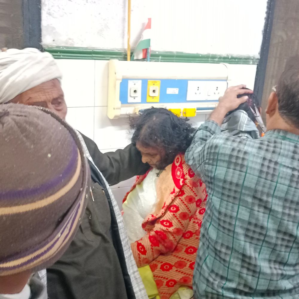 संभल में कैंटर-ई-रिक्शा में टक्कर, चालक की मौत:पांच महिलाओं सहित 7 घायल, कैंटर चालक फरार