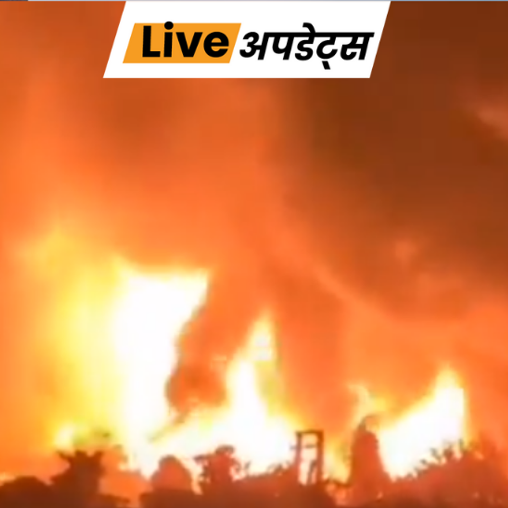 भास्कर अपडेट्स:दिल्ली के रोहिणी में आग लगी, कई झुग्गियां जलकर राख