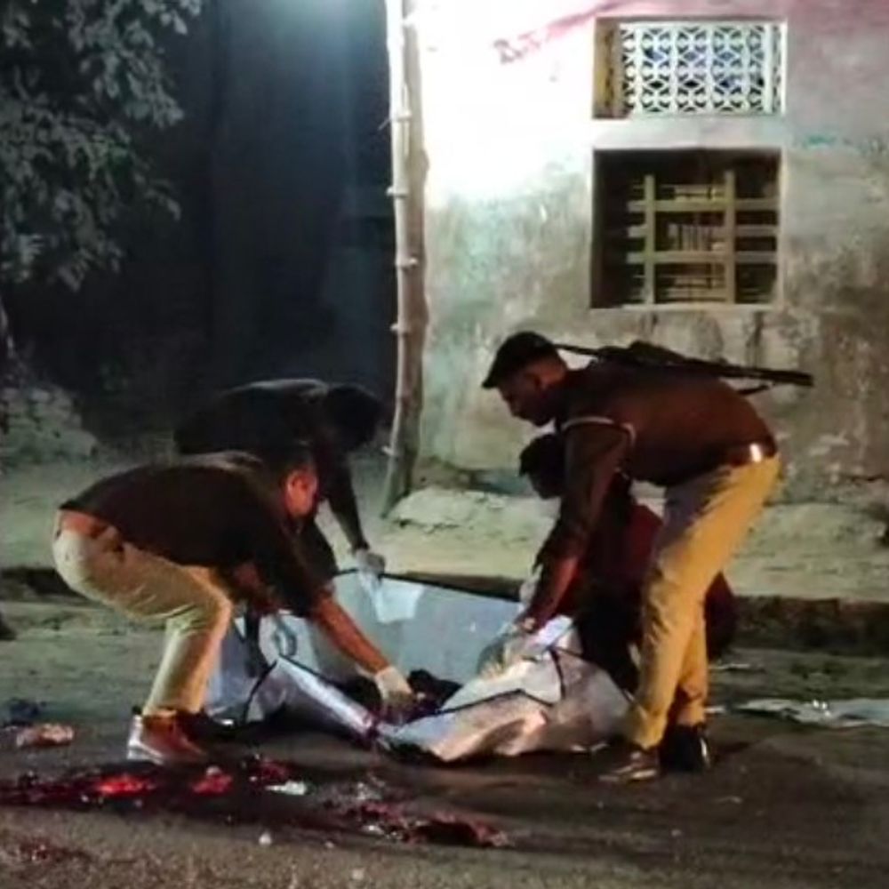 अज्ञात वाहन की टक्कर से एक की मौत:रायबरेली में बाइक सवार कानपुर निवासी युवक की गई जान, एक घायल