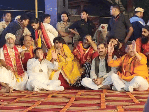 हरियाणा में धीरेंद्र शास्त्री की पदयात्रा का दूसरा दिन:15 किलोमीटर चलेंगे; कल शिखर धवन, ग्रेट खली शामिल हुए थे