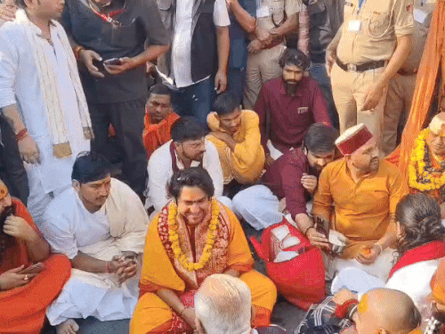 बागेश्वर धाम वाले धीरेंद्र शास्त्री की यात्रा हरियाणा में:दिल्ली से एंट्री ली, फरीदाबाद में केंद्रीय मंत्री खट्टर ने स्वागत किया; गुरुग्राम रोड बंद