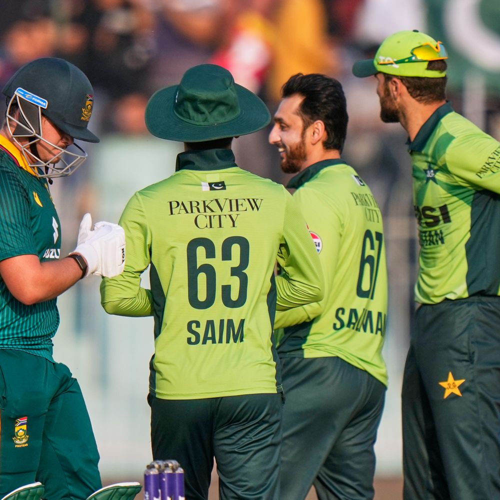 पाकिस्तान ने साउथ अफ्रीका को वनडे सीरीज हराई:तीसरा मैच 7 विकेट से जीता, बाबर फिर फ्लॉप; अयूब की फिफ्टी, अबरार को 4 विकेट