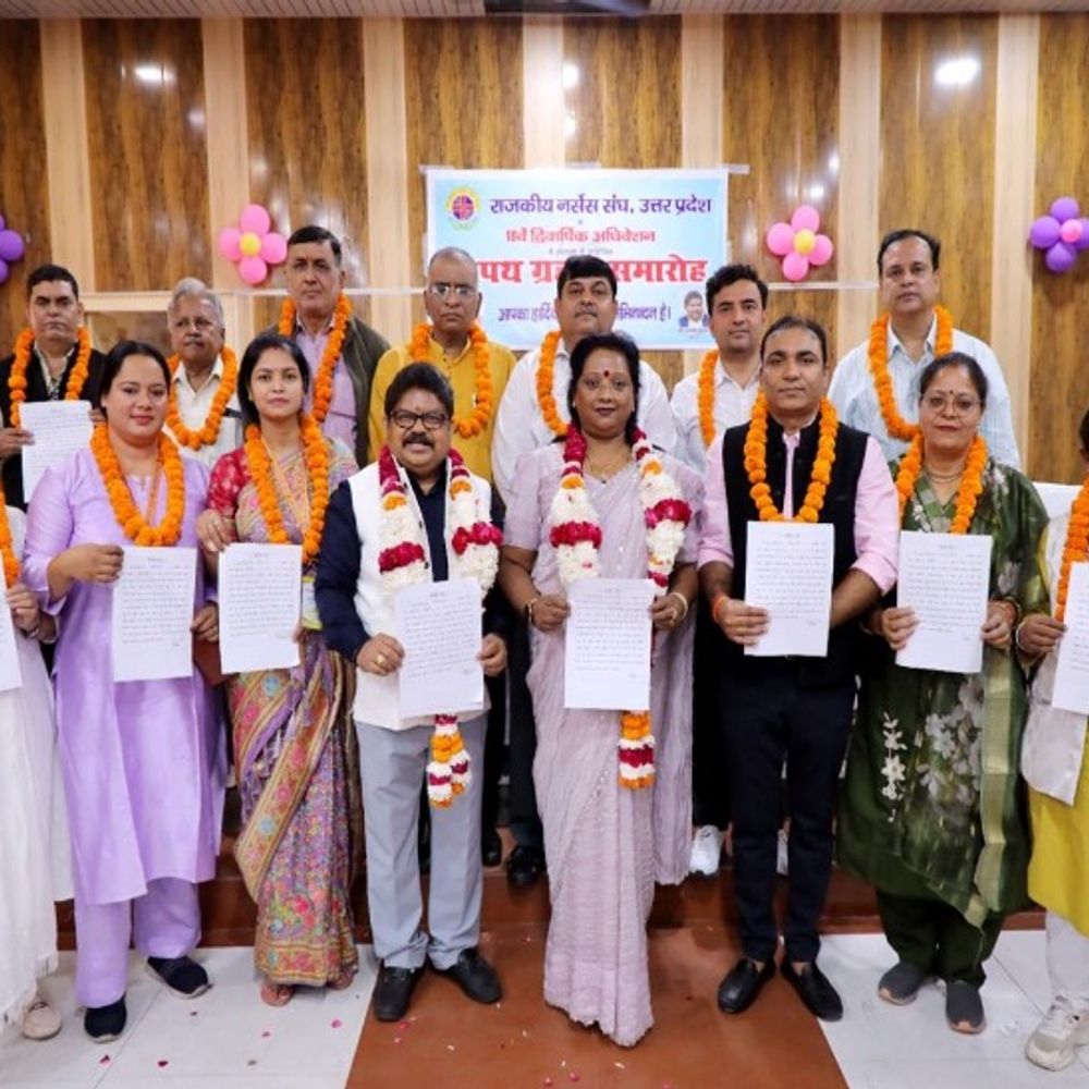 राजकीय नर्सेस संघ की अध्यक्ष बनी शर्ली, अशोक बने महामंत्री:बलरामपुर अस्पताल में नई कार्यकारिणी निर्विरोध चुनी गई, शपथ ग्रहण भी हुआ