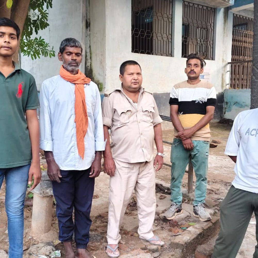 भोजपुर में पंखे से लटका मिला छात्रा का शव:दोस्तों के साथ मॉर्निंग वॉक करके घर लौटी थी, कमरा बंदकर किया सुसाइड