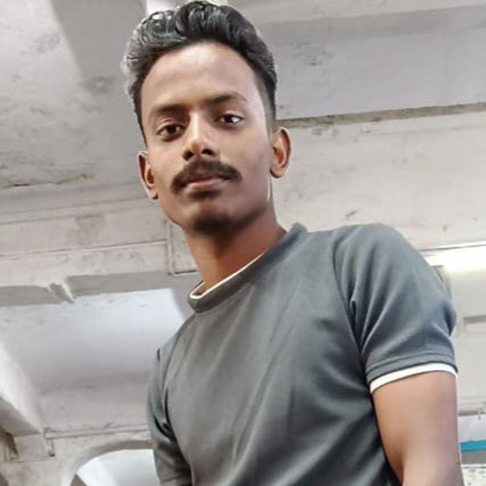 आरा-सासाराम स्टेट हाईवे पर हादसा:अज्ञात वाहन ने बाइक में मारी टक्कर; एक दोस्त की मौत, दूसरे की हालत गंभीर