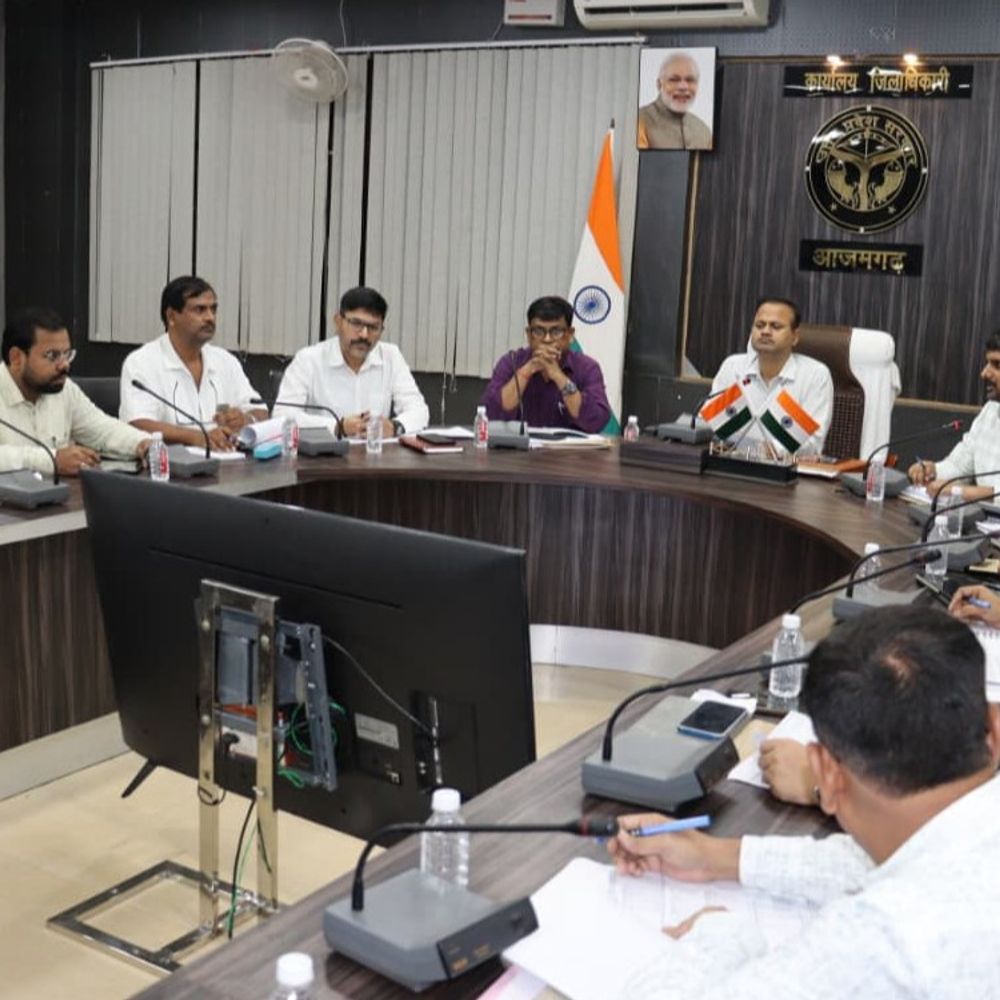 आजमगढ़ में 15 BLO के विरुद्ध दर्ज हुआ मुकदमा:निर्वाचन कार्य में लापरवाही बरतने का आरोप डीएम के निर्देश पर हुआ मुकदमा