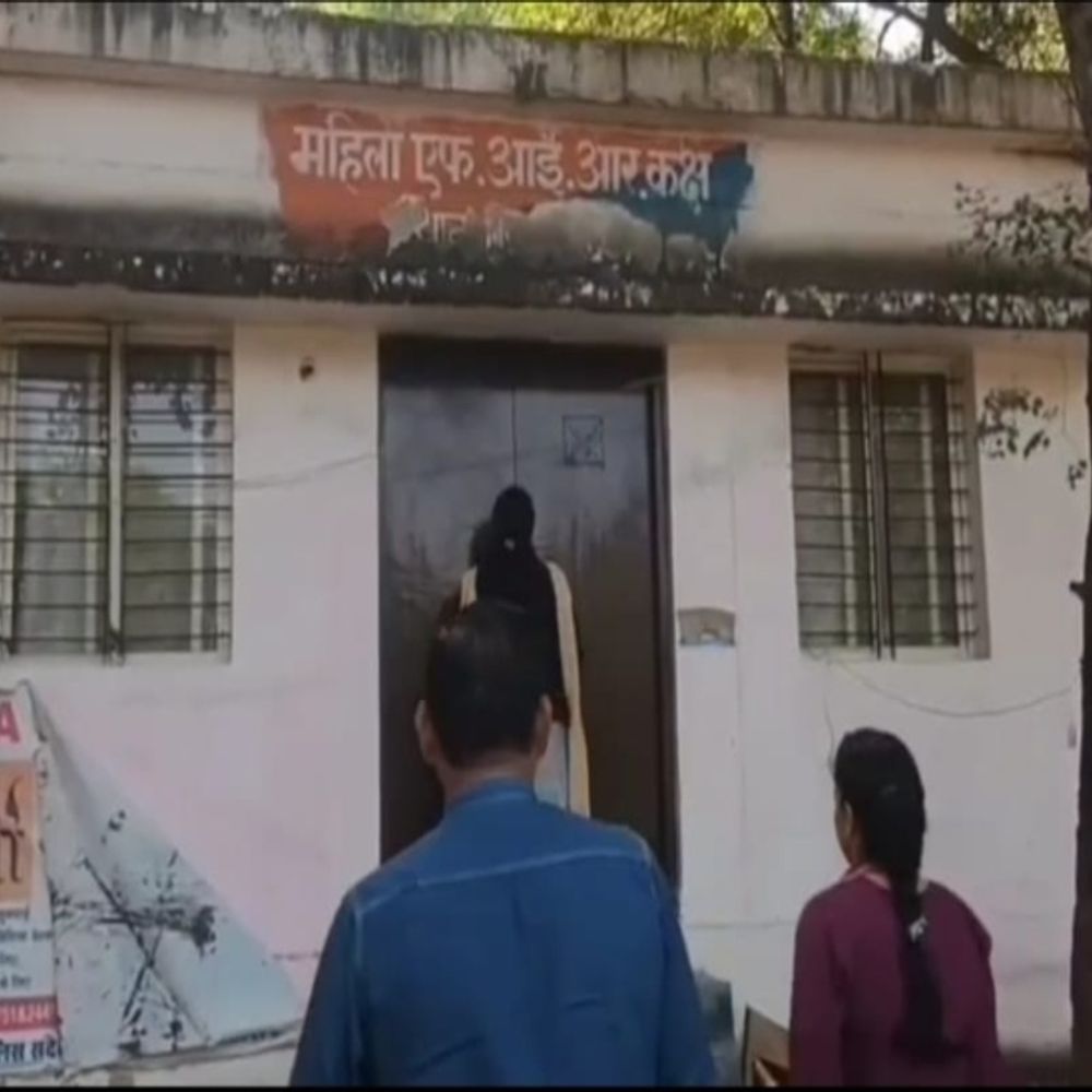 बांग्लादेशी युवती से इंटेलिजेंस के अफसर कर रहे पूछताछ:बांग्लादेश से ग्वालियर तक का कनेक्शन खंगाला, वेरिफाई होते ही वापस भेजा जाएगा