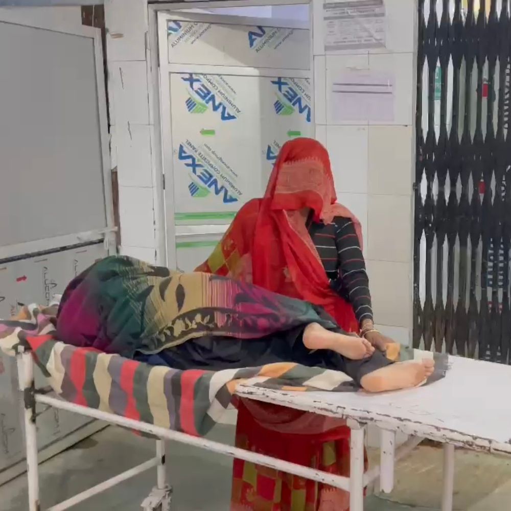 हमीरपुर में किशोरी से दुष्कर्म के बाद तेजाब पिलाया:आरोपी हिरासत में, लखनऊ से हैलट अस्पताल रेफर