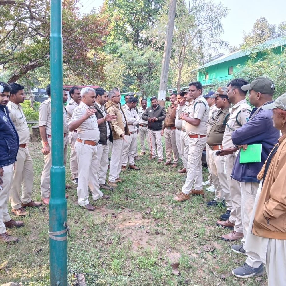 बांधवगढ़ टाइगर रिजर्व में कैमरा ट्रैप दल गठित:बाघ गणना के लिए 27 फील्ड स्टाफ को दी गई ट्रेनिंग